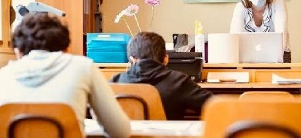 Foto da internet Coronavirus, la Pat manda le prime indicazioni alle scuole: distanziamento di 3 metri, pranzi in classe e a scuola il sabato